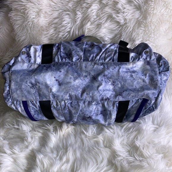 Rare LULULEMON Purple Overnight Dufflebag Barrel Travel Tote Bag - Picture 17 of 17